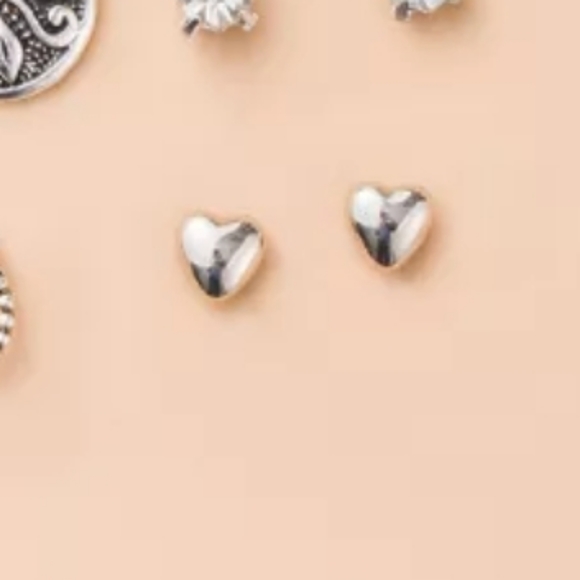 Jewelry - Silver Heart Earrings